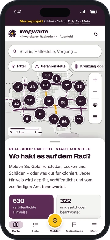 Wegwarte auf dem Handy: Karte der ausgedachten Stadt Auenfeld mit gebündelten Hinweisen